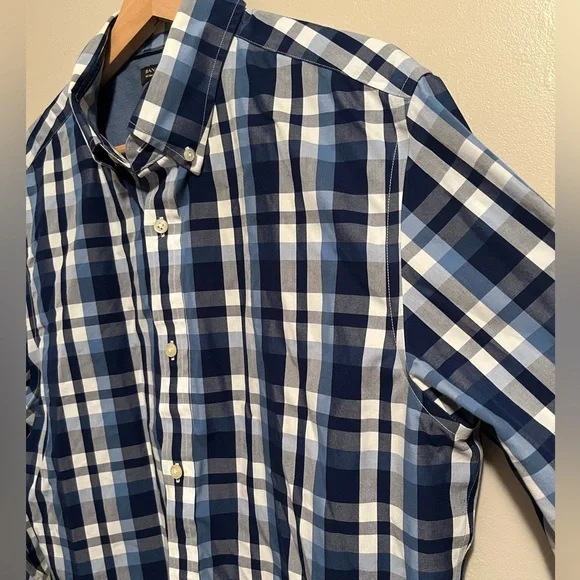 Banana Republic Men's Non Iron Tailored, Slim Fit Button Up Shirt - Picture 5 of 10